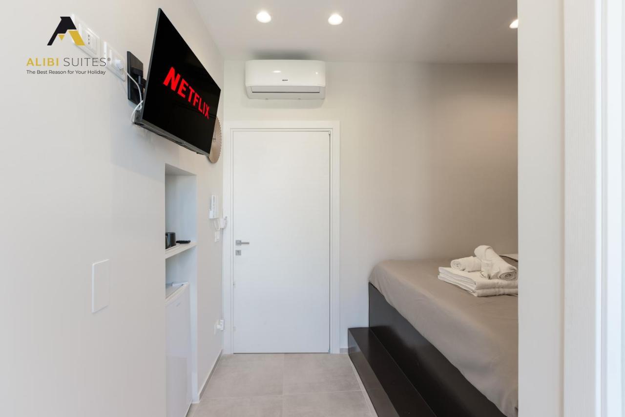Alibi Suites Suite Museum: Gioiello Con Vista Sul Museo Archeologico Nazionale, Letto E Doccia Con Cromoterapia, Smart Tv, Wifi E A/C 鲁沃迪普利亚 外观 照片