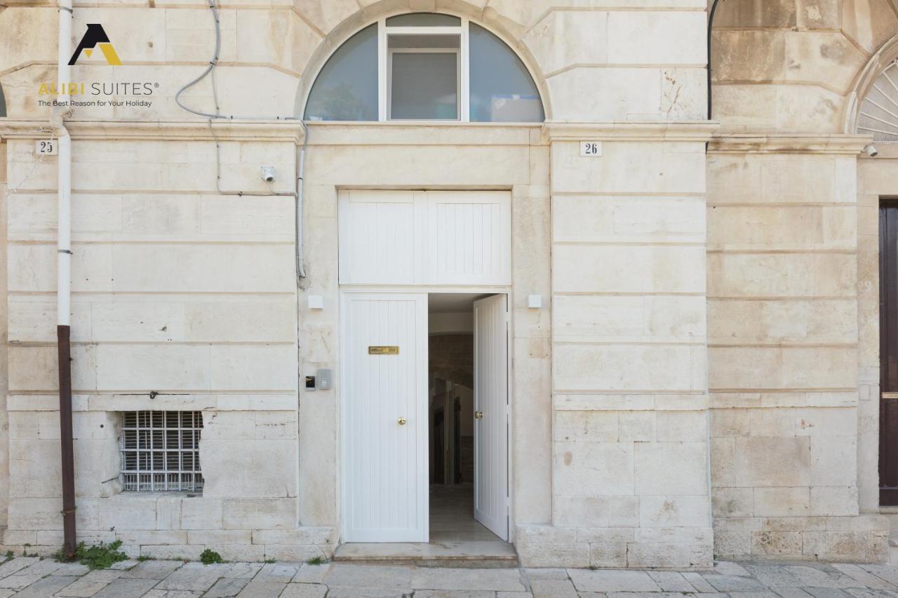 Alibi Suites Suite Museum: Gioiello Con Vista Sul Museo Archeologico Nazionale, Letto E Doccia Con Cromoterapia, Smart Tv, Wifi E A/C 鲁沃迪普利亚 外观 照片