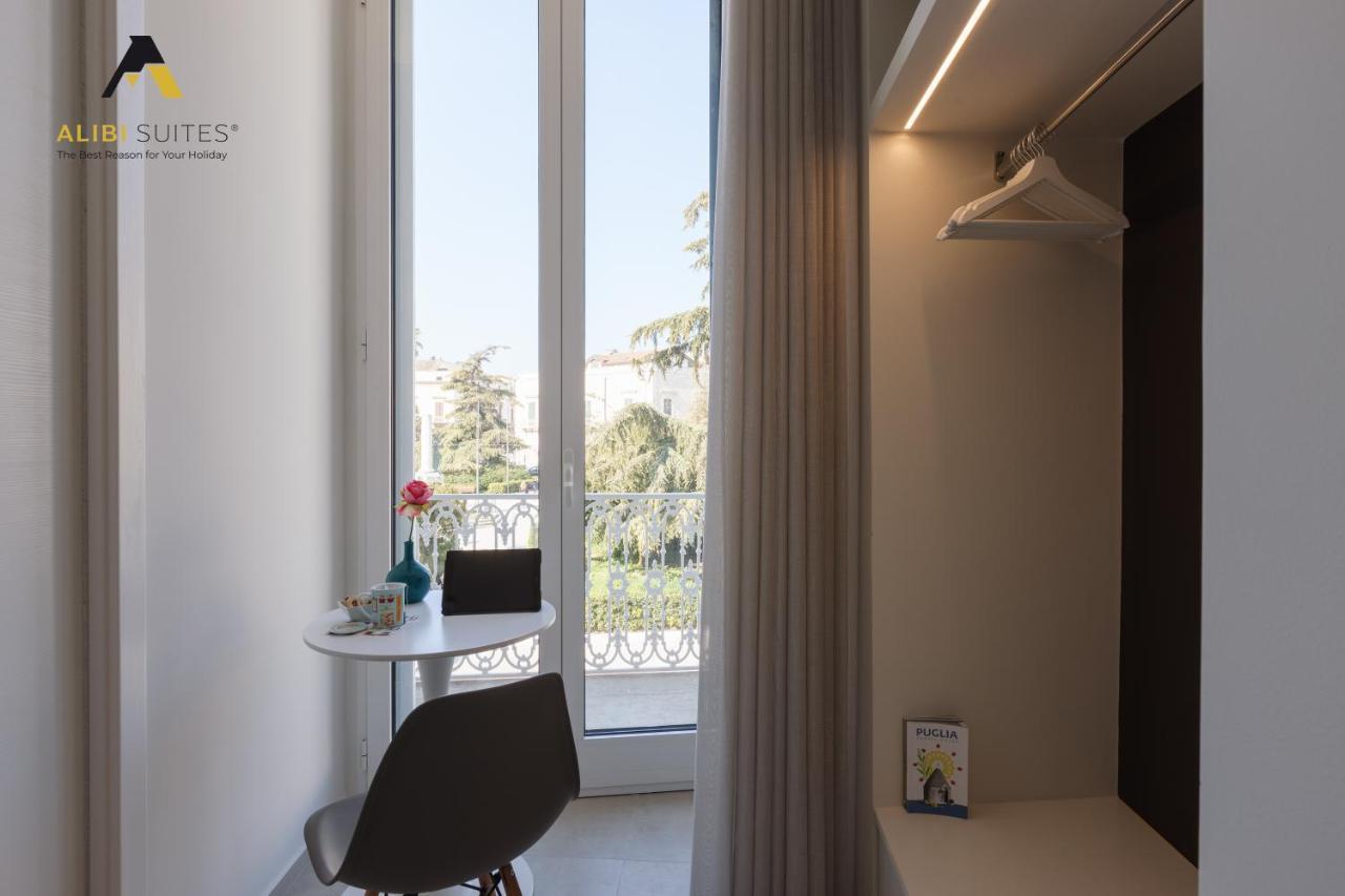 Alibi Suites Suite Museum: Gioiello Con Vista Sul Museo Archeologico Nazionale, Letto E Doccia Con Cromoterapia, Smart Tv, Wifi E A/C 鲁沃迪普利亚 外观 照片