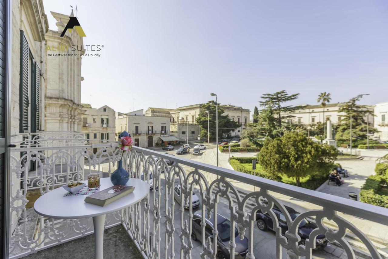 Alibi Suites Suite Museum: Gioiello Con Vista Sul Museo Archeologico Nazionale, Letto E Doccia Con Cromoterapia, Smart Tv, Wifi E A/C 鲁沃迪普利亚 外观 照片