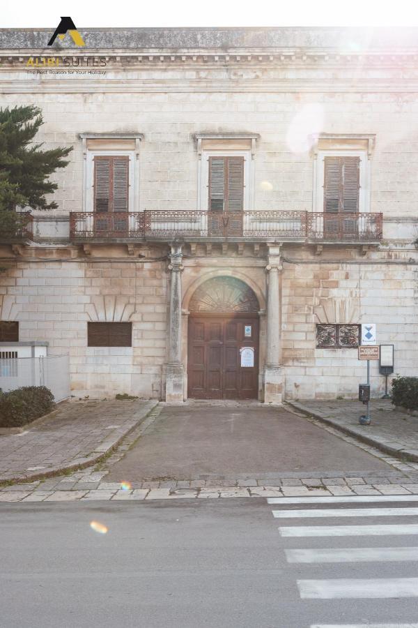Alibi Suites Suite Museum: Gioiello Con Vista Sul Museo Archeologico Nazionale, Letto E Doccia Con Cromoterapia, Smart Tv, Wifi E A/C 鲁沃迪普利亚 外观 照片